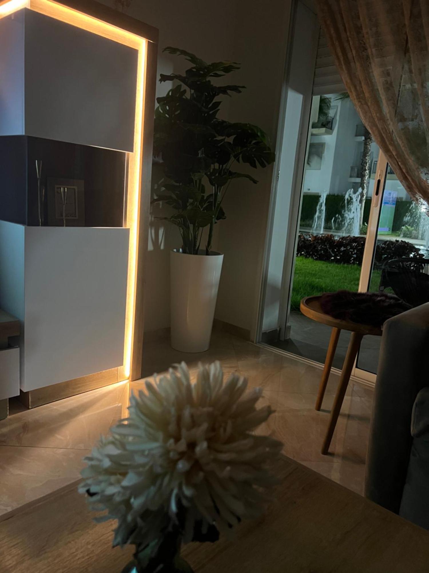 Апартаменты Apparemment De Luxe Vue Piscine Бузника Экстерьер фото